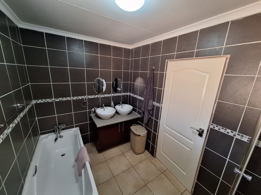 3 Bedroom Property for Sale in Shellyvale Free State